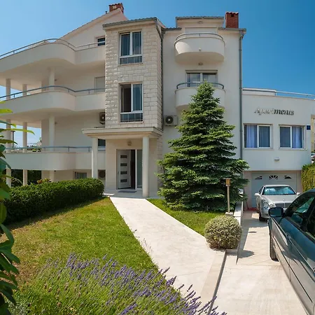 The Beach Apartment *
