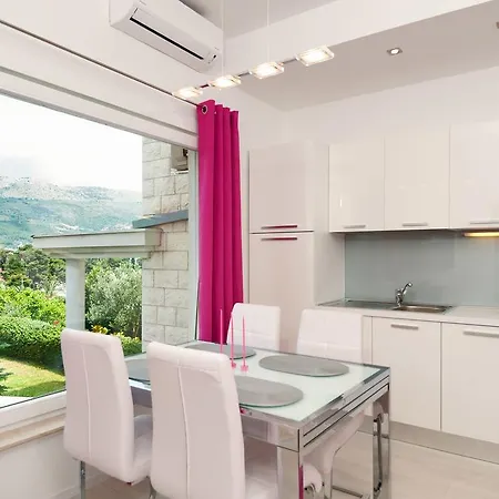 The Beach Apartment *